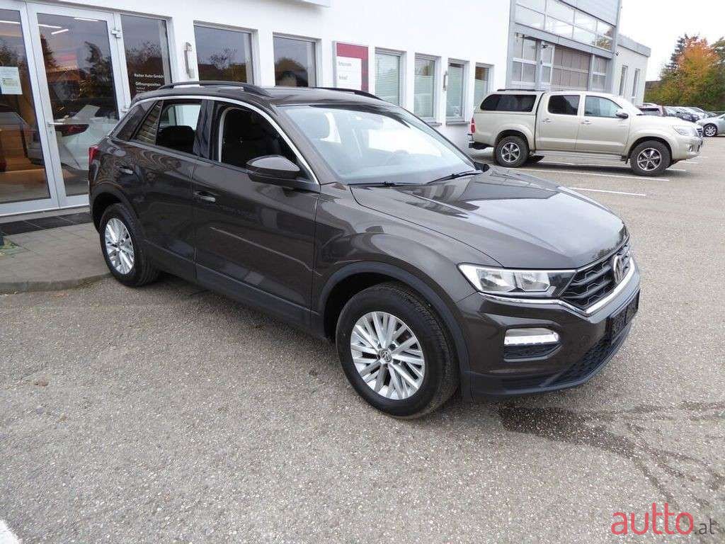 2019' Volkswagen T-Roc photo #6
