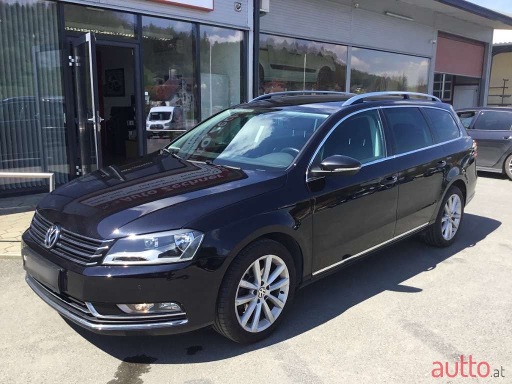 2011' Volkswagen Passat photo #5