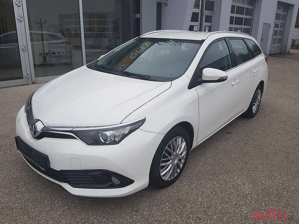2016' Toyota Auris photo #6
