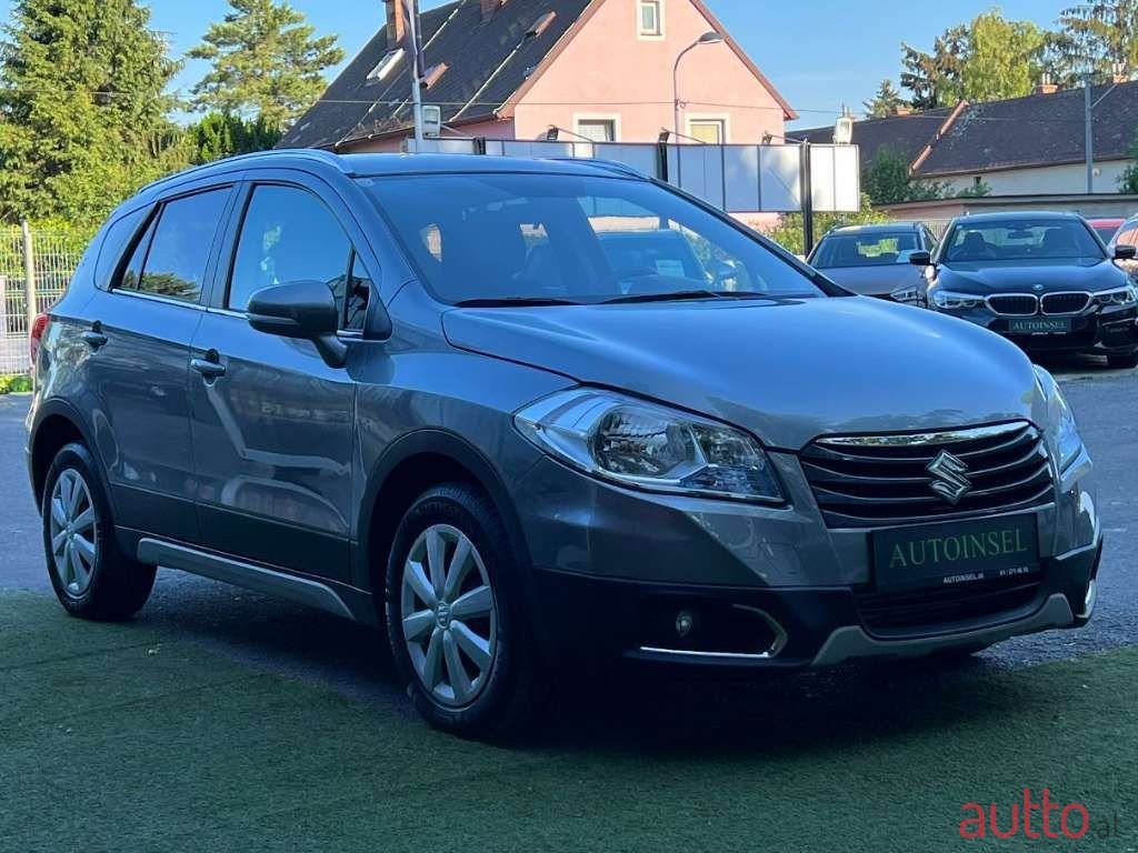 2016' Suzuki SX4 photo #1