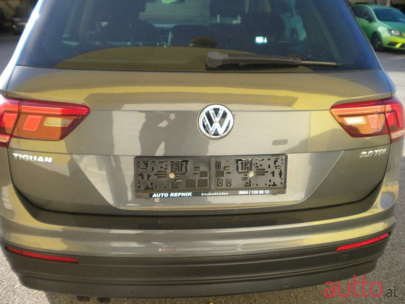2016' Volkswagen Tiguan photo #6