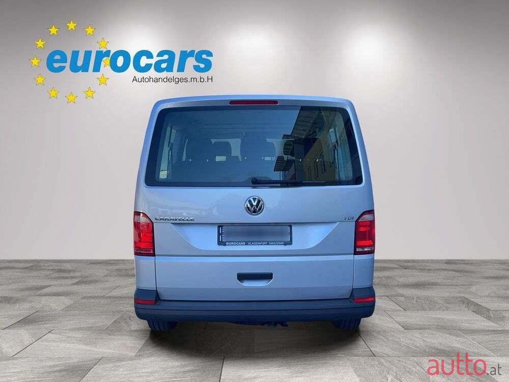 2018' Volkswagen Caravelle photo #5