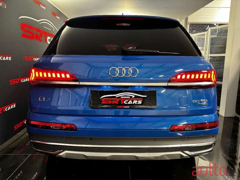 2020' Audi Q7 photo #6