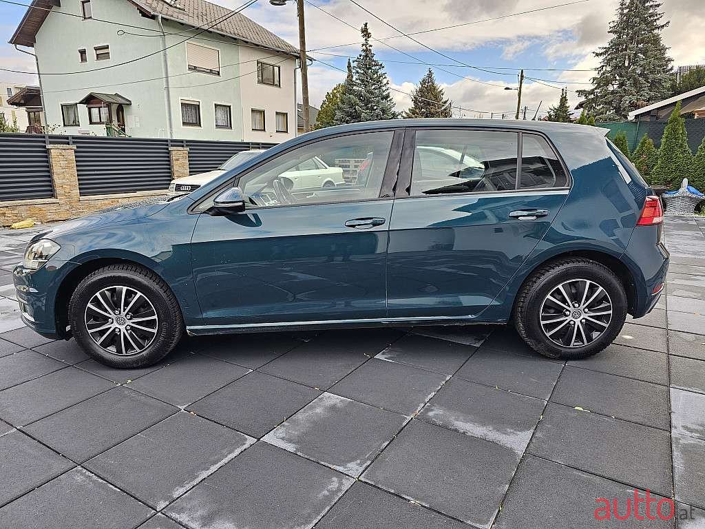 2018' Volkswagen Golf photo #2