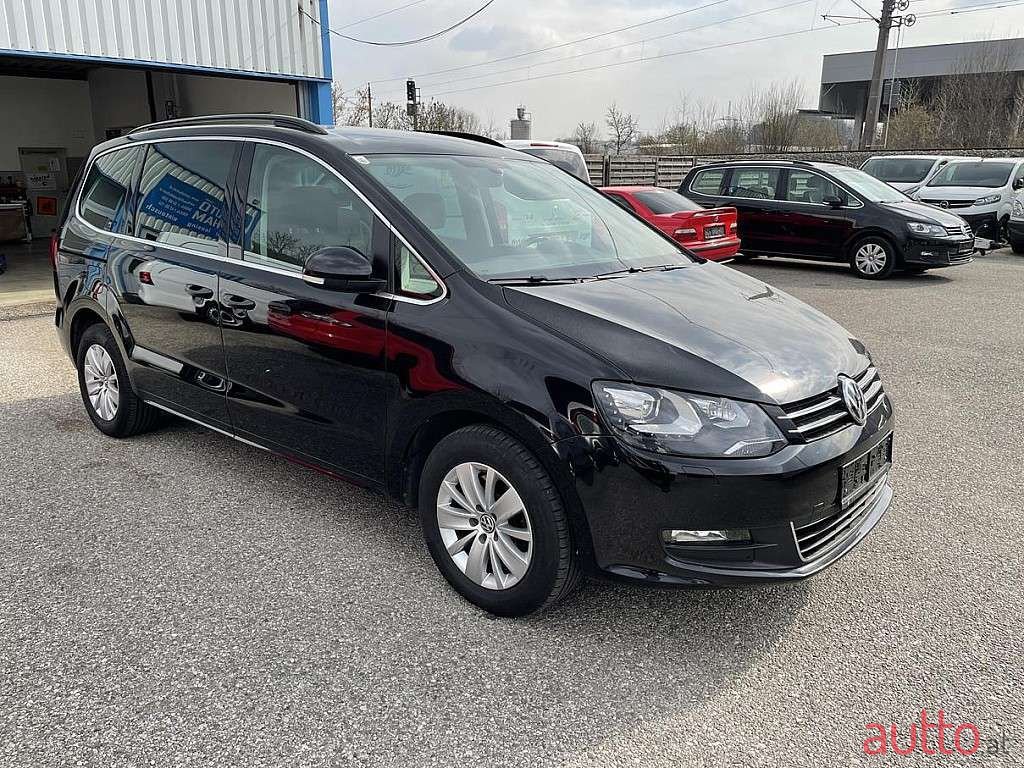 2016' Volkswagen Sharan photo #2