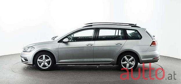 2019' Volkswagen Golf photo #1