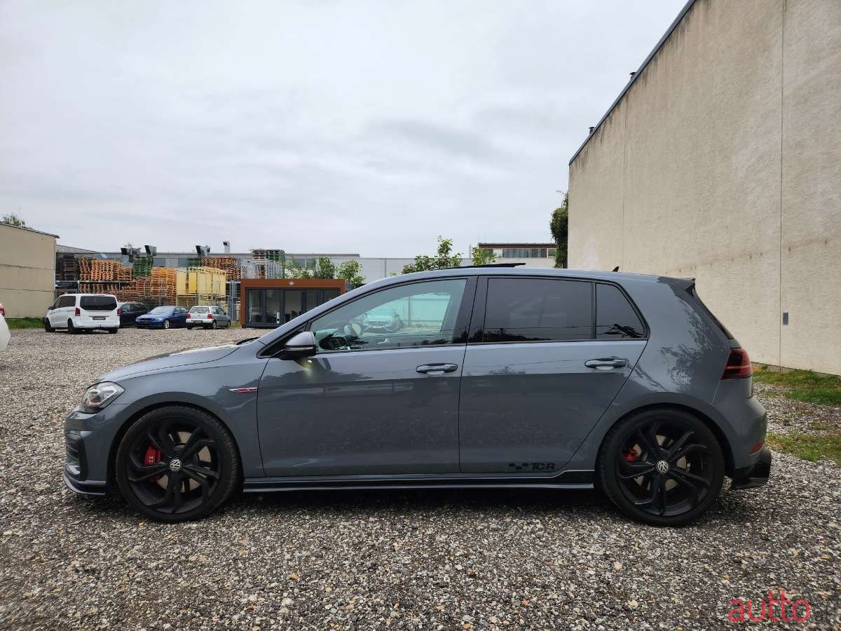 2019' Volkswagen Golf photo #3