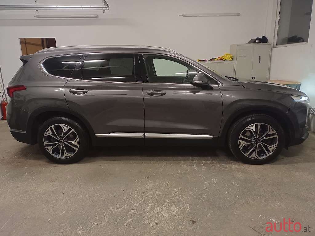 2020' Hyundai Santa Fe photo #2