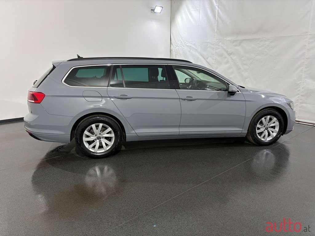 2023' Volkswagen Passat photo #4