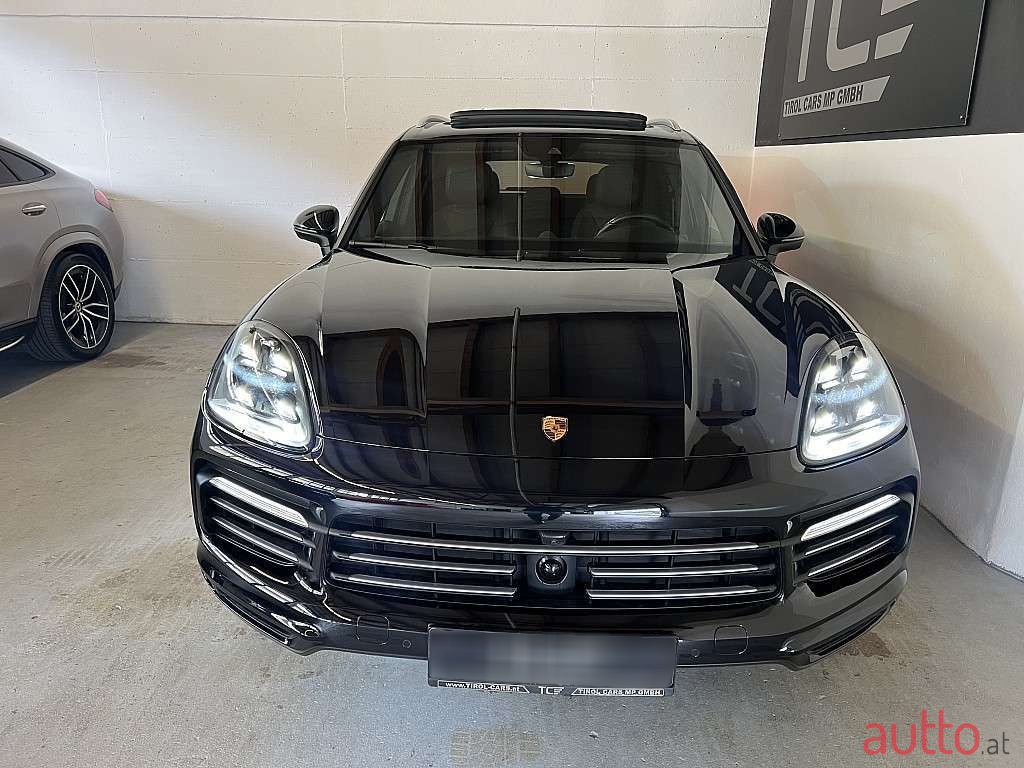 2021' Porsche Cayenne photo #3