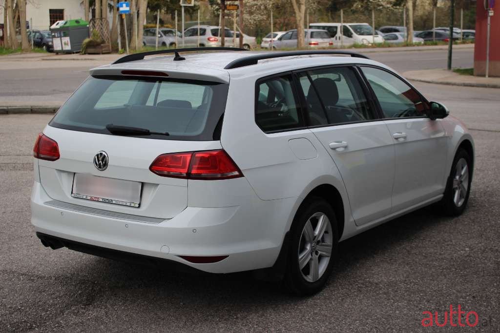2016' Volkswagen Golf photo #6