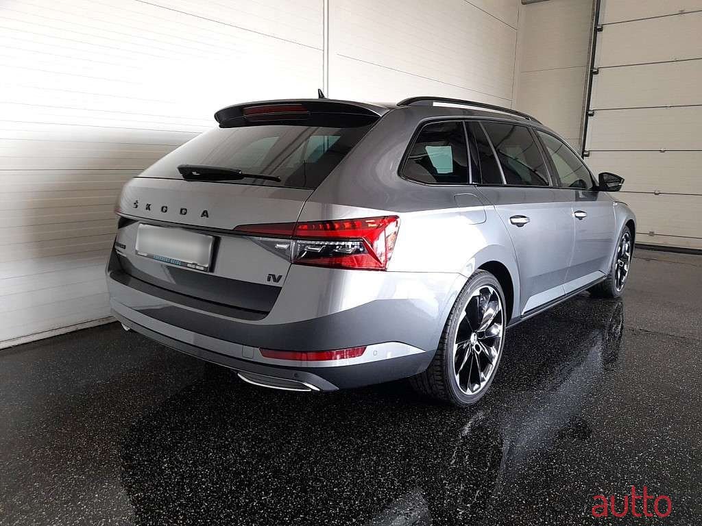 2022' Skoda Superb photo #2