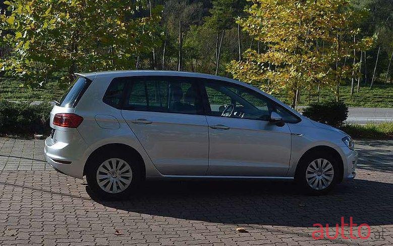 2015' Volkswagen Golf photo #1