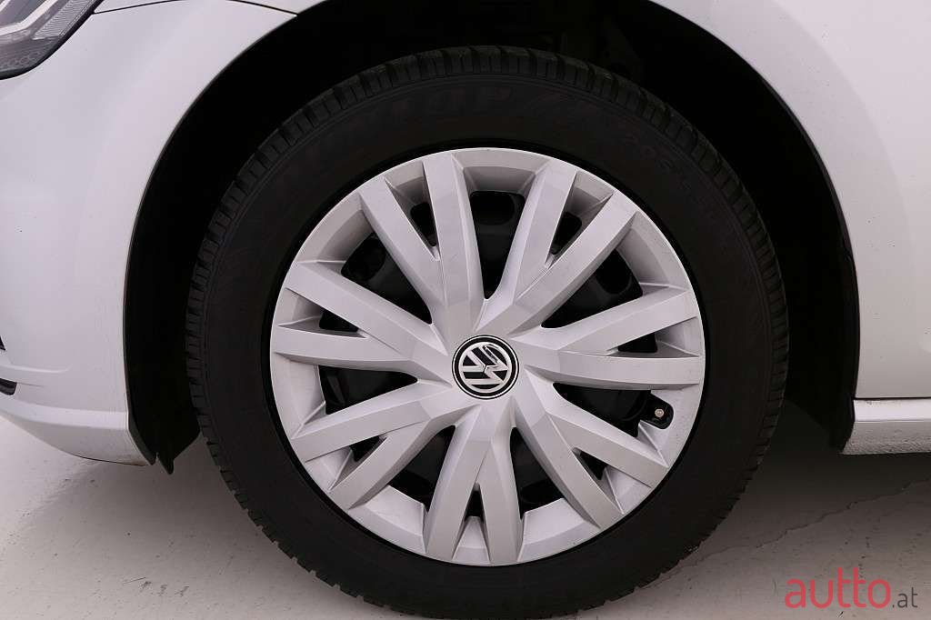 2018' Volkswagen Golf photo #4