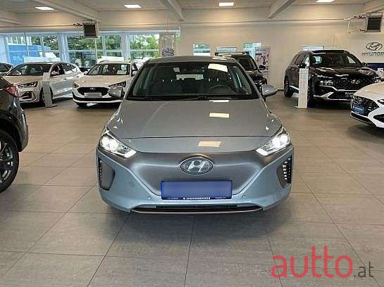 2017' Hyundai Ioniq photo #2