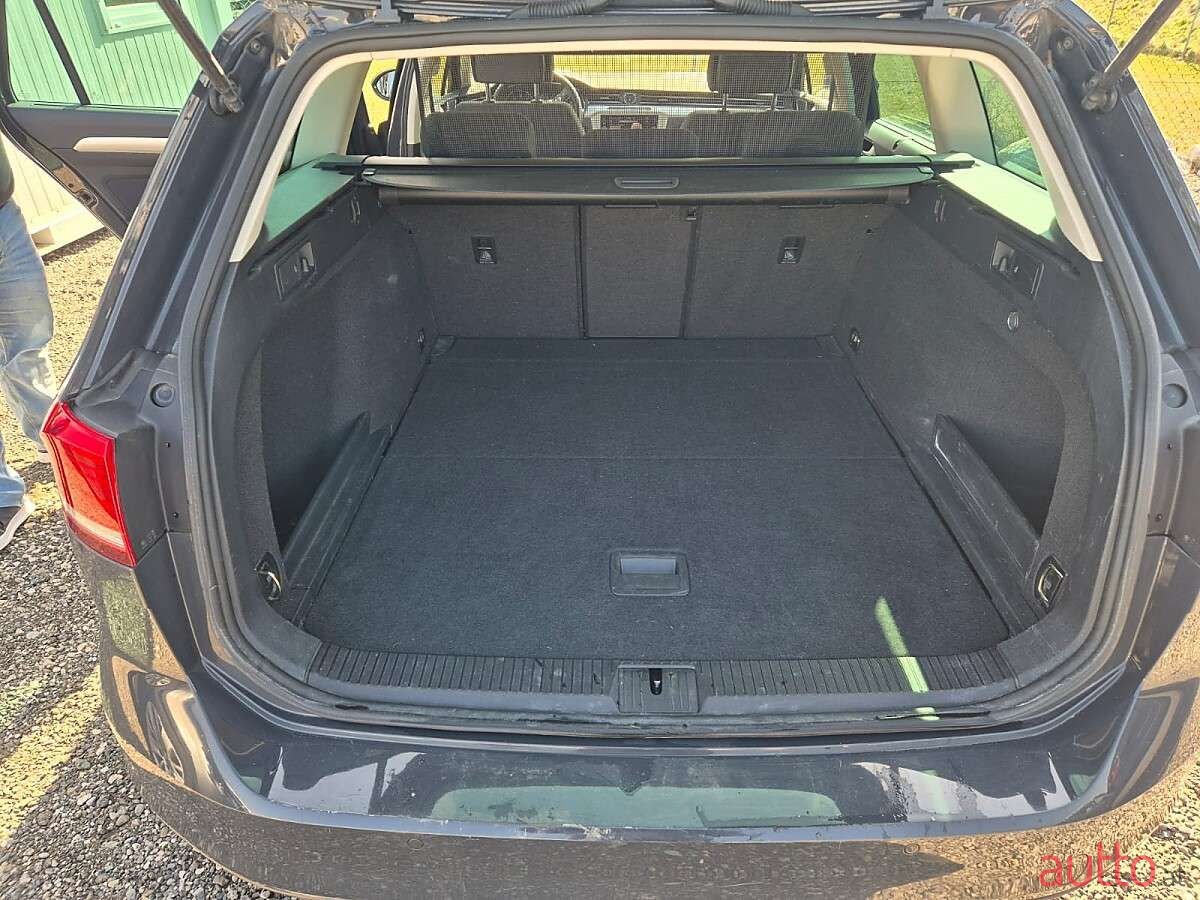 2018' Volkswagen Passat photo #3