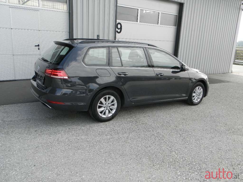 2018' Volkswagen Golf photo #5