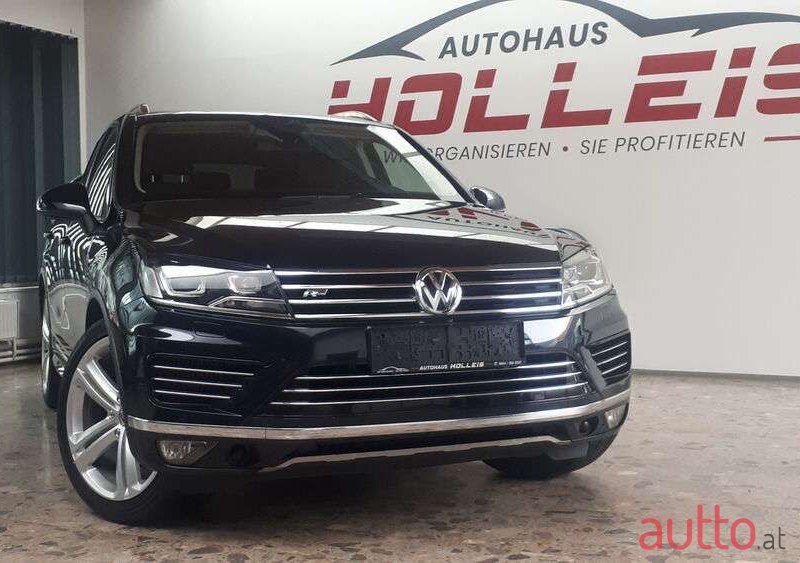 2015' Volkswagen Touareg photo #4