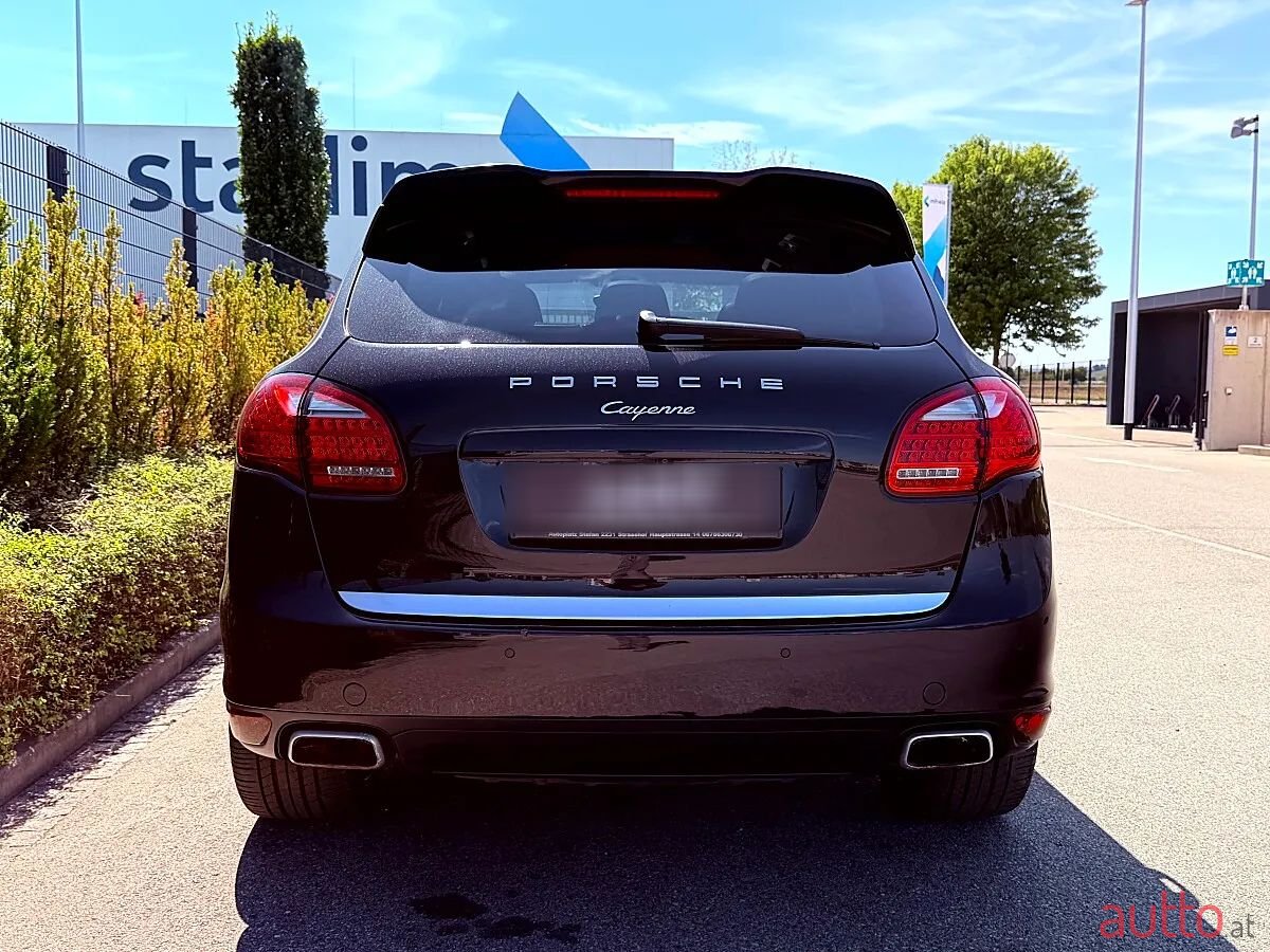 2012' Porsche Cayenne photo #5