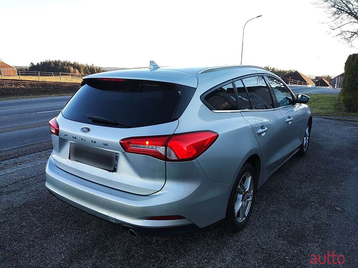 2020' Ford Focus photo #6