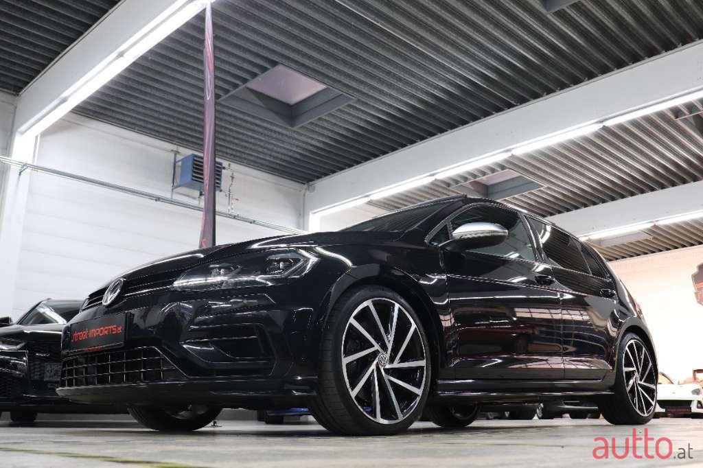 2017' Volkswagen Golf photo #5