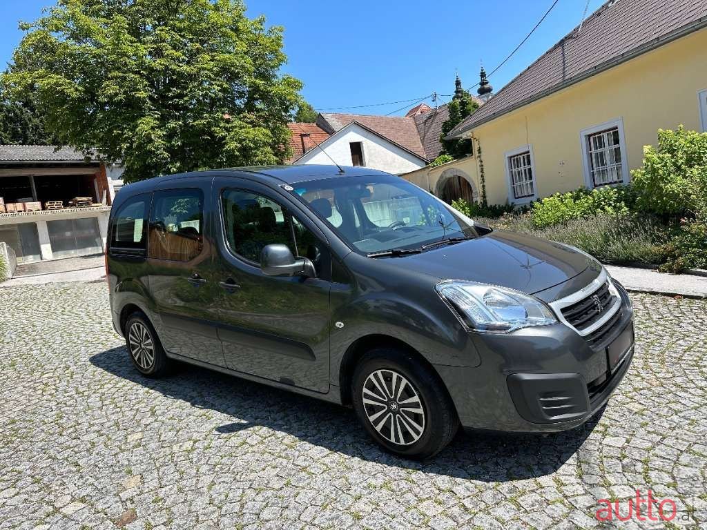 2015' Peugeot Partner photo #3