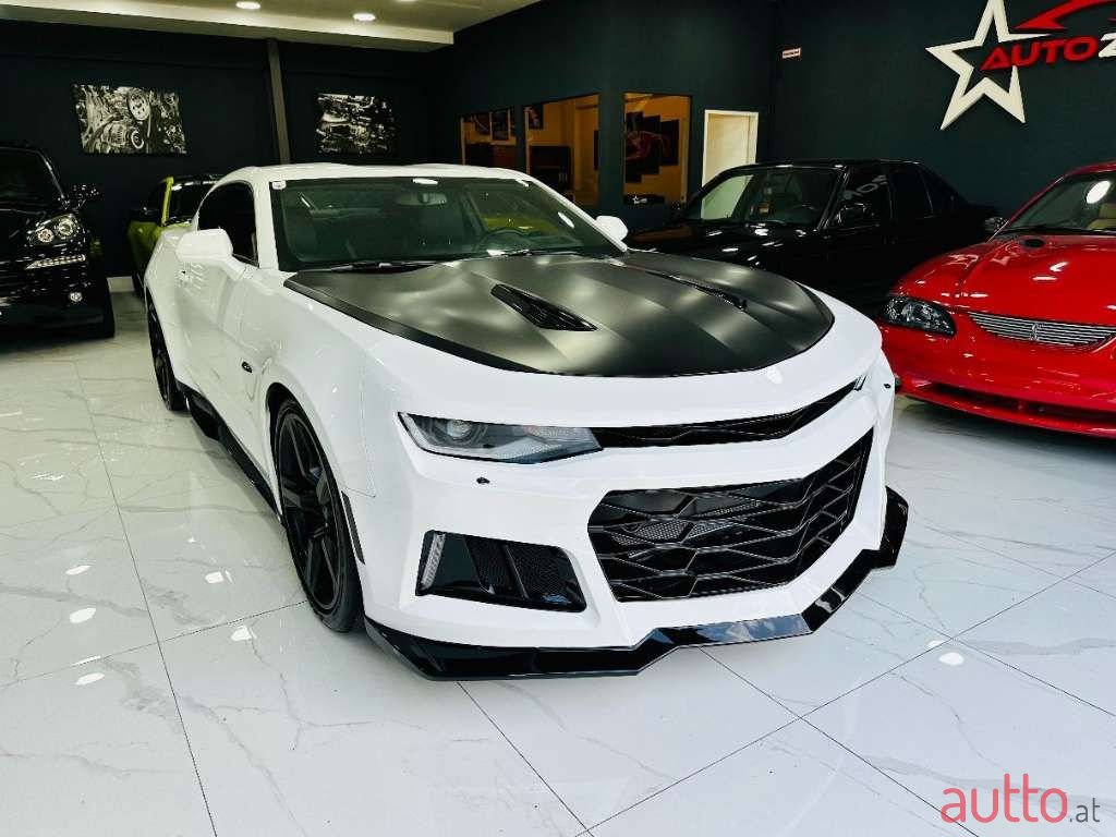 2017' Chevrolet Camaro photo #1
