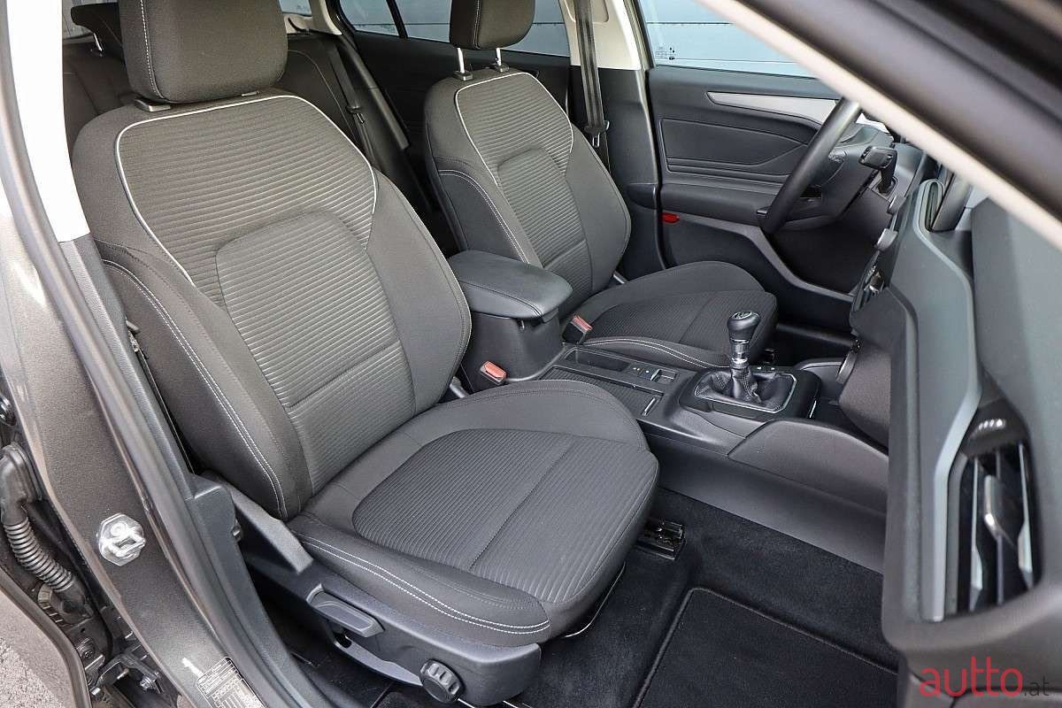 2023' Ford Focus photo #6