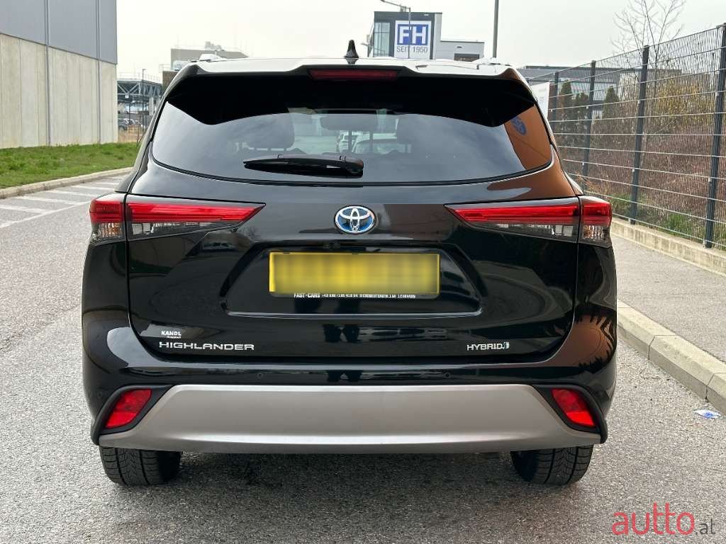 2022' Toyota Highlander photo #5