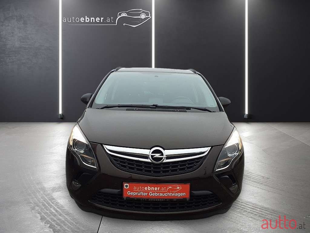 2015' Opel Zafira photo #2