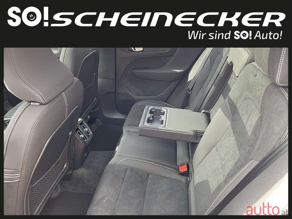 2024' Volvo XC40 photo #6