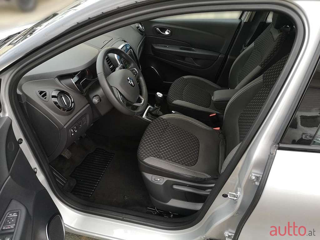 2019' Renault Captur photo #5