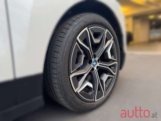 2022' BMW iX photo #4
