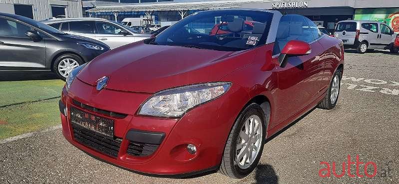 2011' Renault Megane photo #1