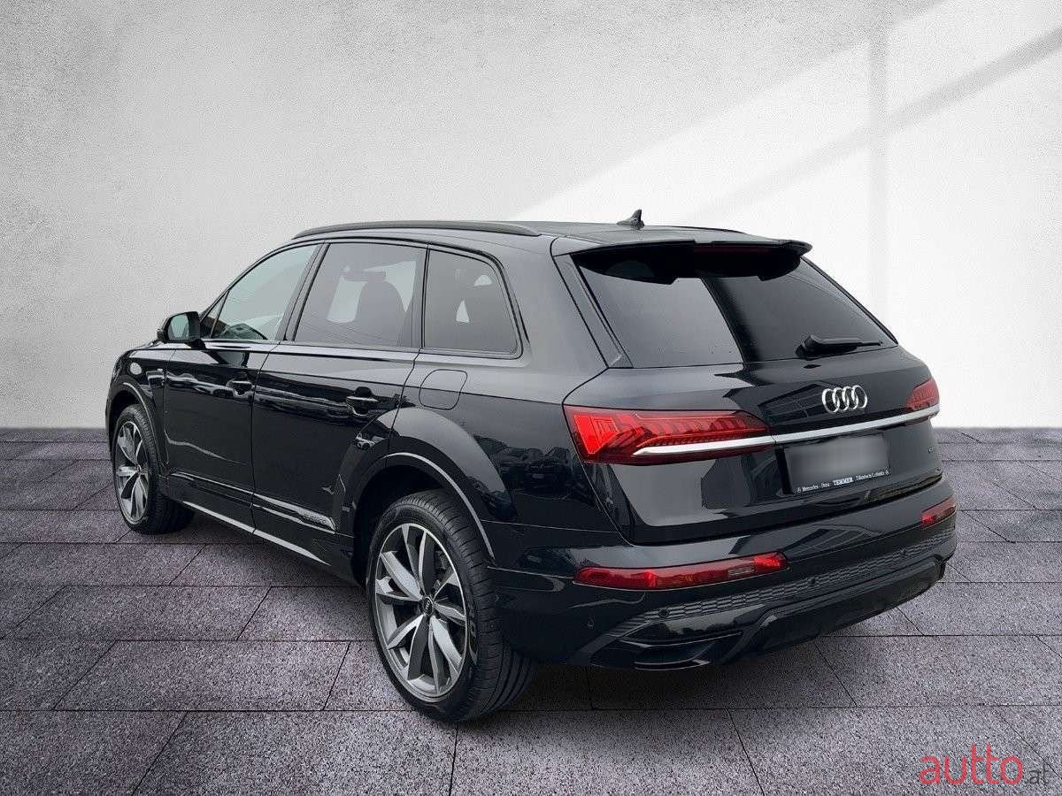 2021' Audi Q7 photo #3