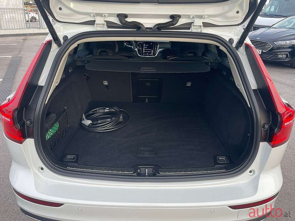 2021' Volvo V60 photo #6