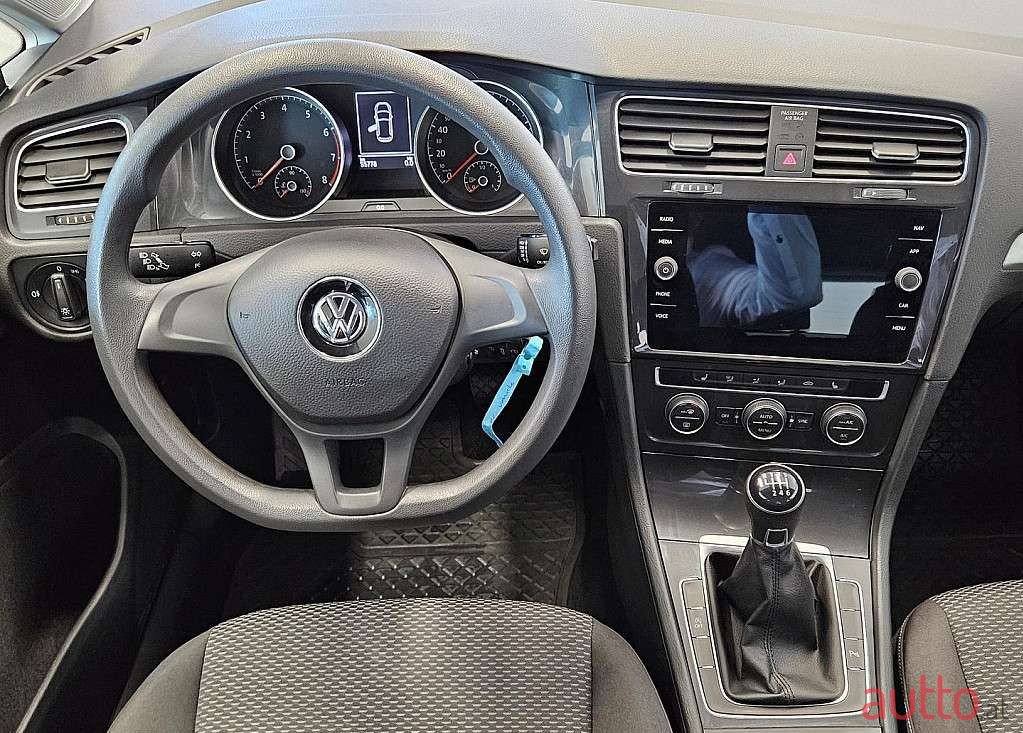 2019' Volkswagen Golf photo #6