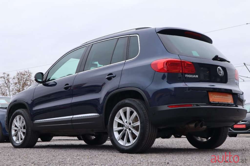 2012' Volkswagen Tiguan photo #5