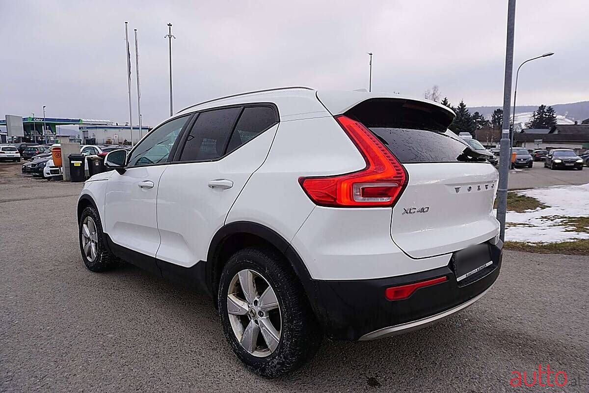 2020' Volvo XC40 photo #6