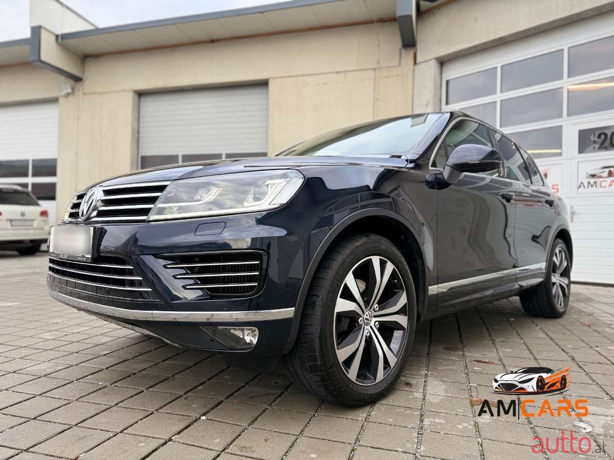 2015' Volkswagen Touareg photo #1