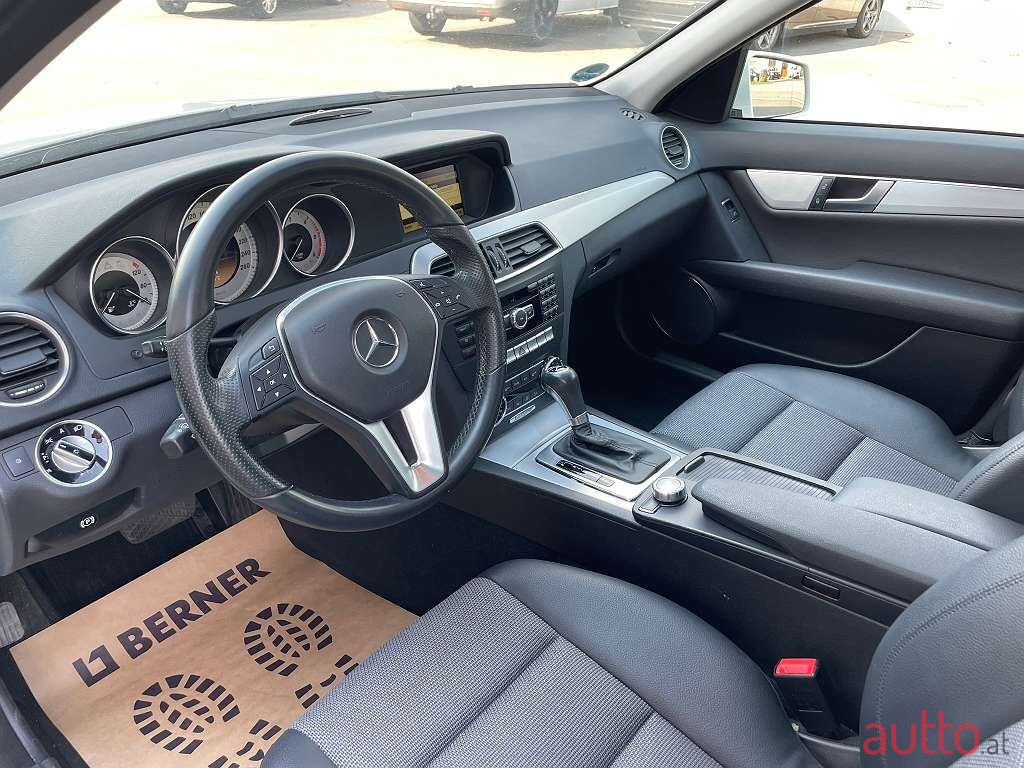 2011' Mercedes-Benz C-Klasse photo #3