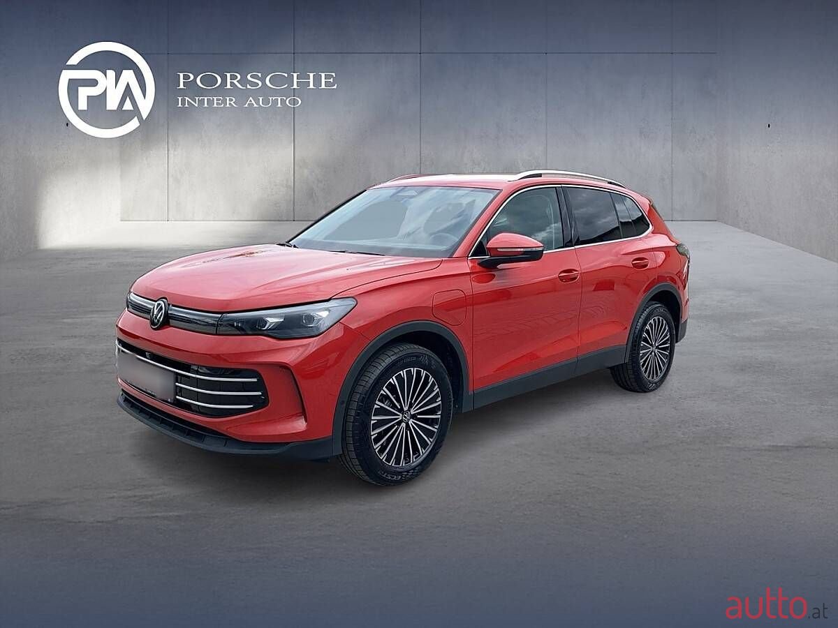 2024' Volkswagen Tiguan photo #1