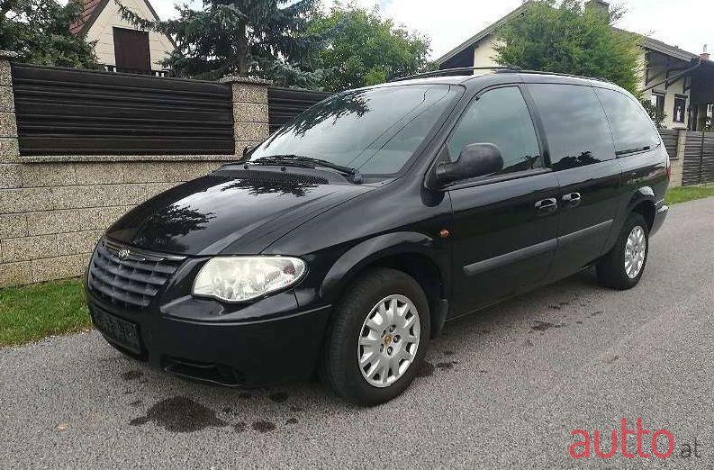 2004' Chrysler Voyager photo #1