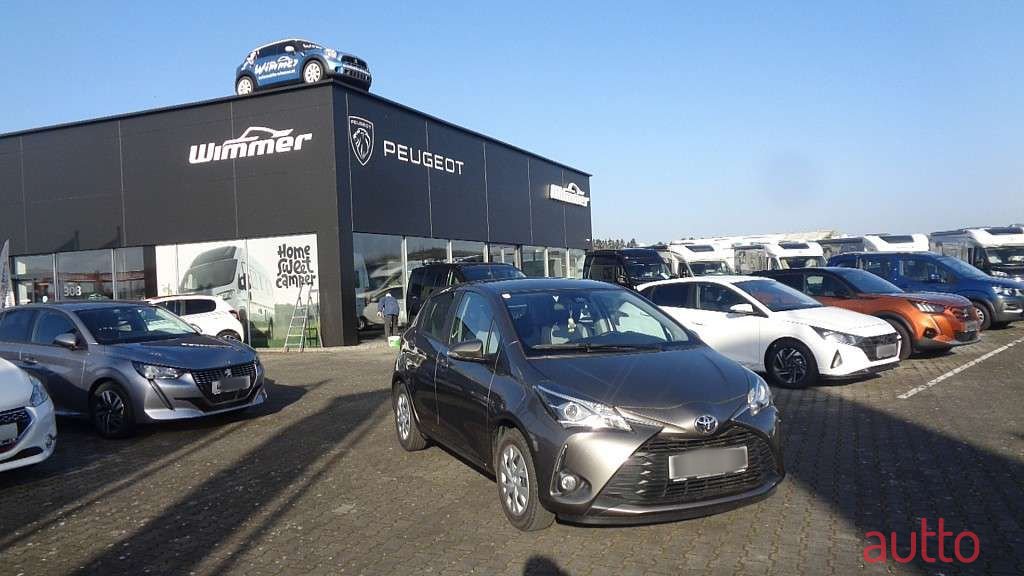 2017' Toyota Yaris photo #4