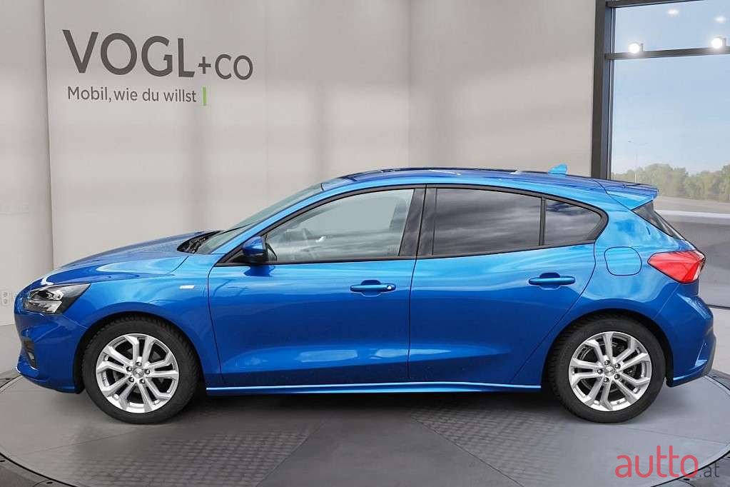 2020' Ford Focus photo #2