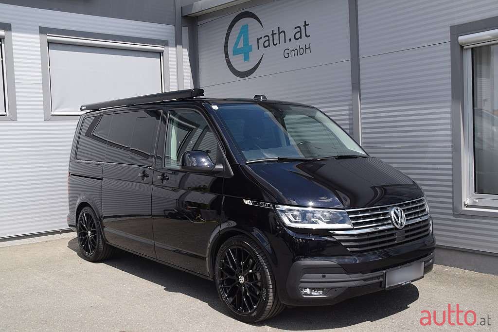 2019' Volkswagen Caravelle photo #1