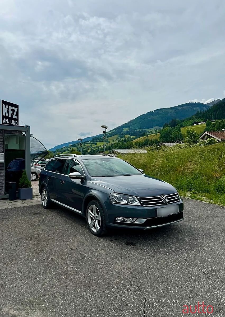 2013' Volkswagen Passat photo #3