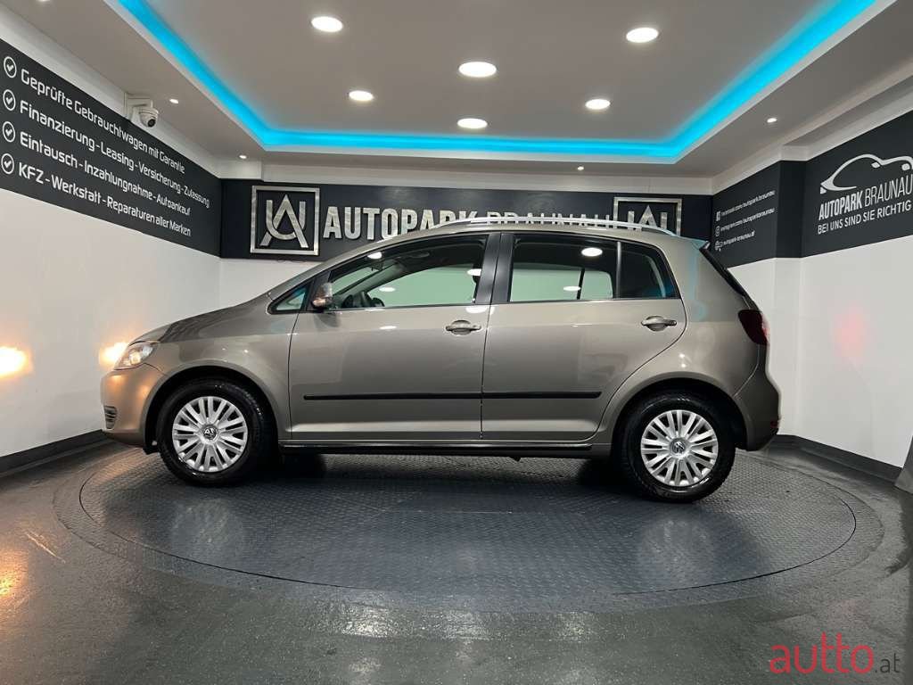 2010' Volkswagen Golf photo #3