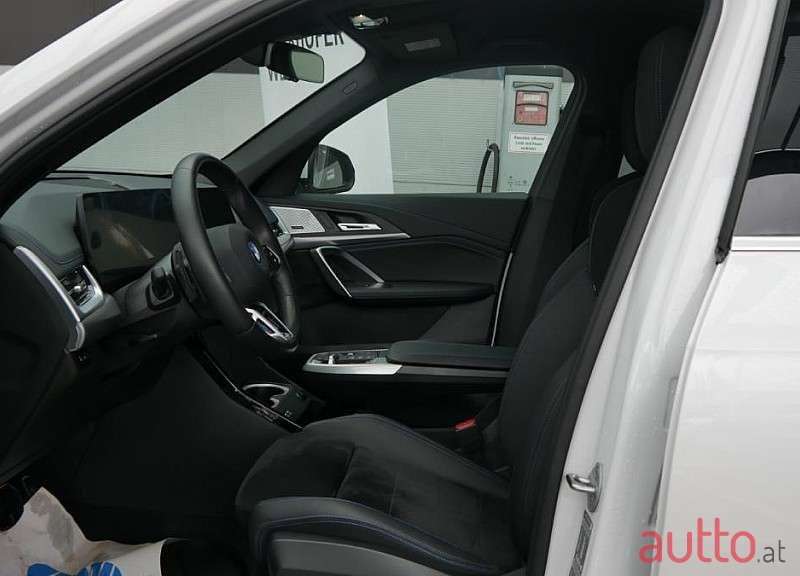 2024' BMW iX1 photo #6