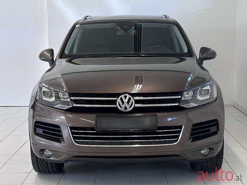 2012' Volkswagen Touareg photo #2